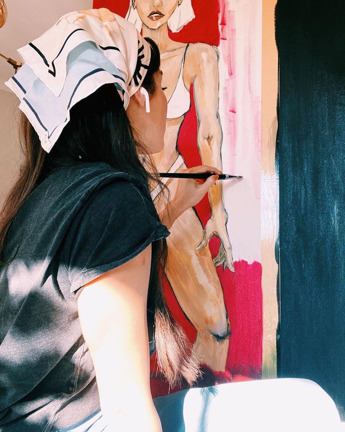 Hande Erçel se ha refugiado en la pintura (Foto: Hande Erçel/Instagram)