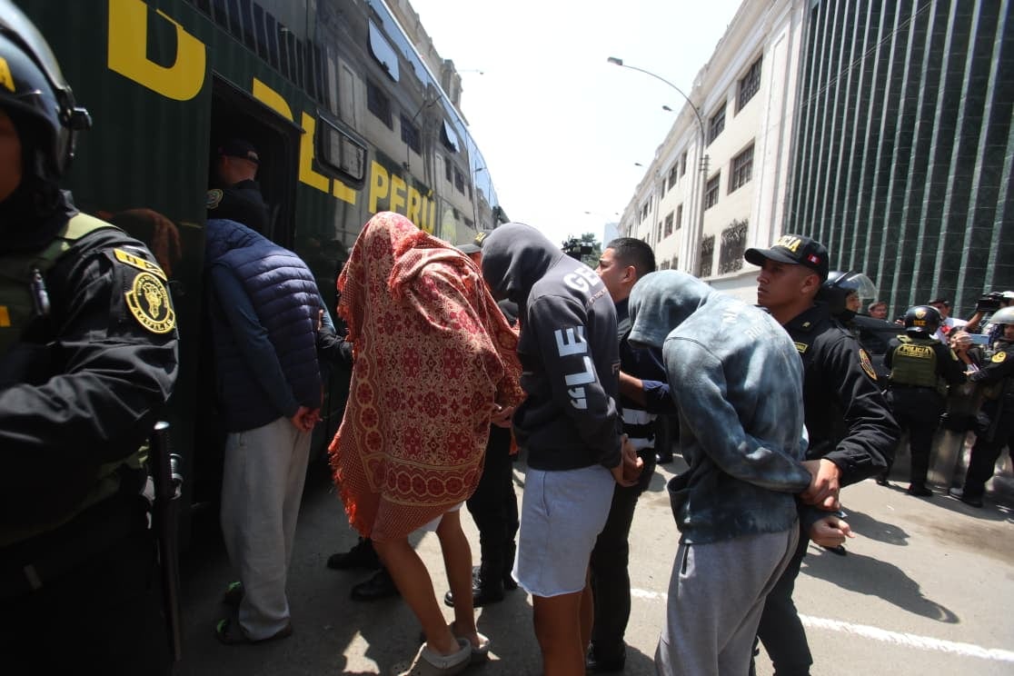 Los escolares acusados de presunta violación sexual del colegio Liceo Naval Almirante Guise afrontan un pedido de 4 meses de internamiento preventivo. (Foto: Violeta Ayasta/ GEC)