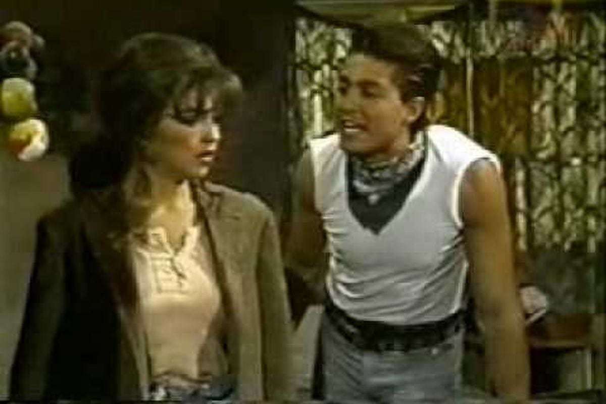 Chicho no perdía la oportunidad de fastidiar y enamorar a Meche. (Foto: Televisa)