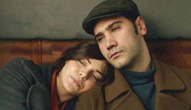 "Tierra amarga" es protagonizada por Uğur Güneş y Hilal Altınbilek (Foto: Tims & B Productions)