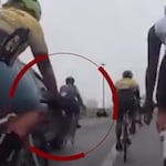 ¡Lo embistieron en plena carrera y huyeron! Ciclista quedó inconsciente en plena Panamericana Sur y sobrevivió