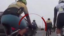 ¡Lo embistieron en plena carrera y huyeron! Ciclista quedó inconsciente en plena Panamericana Sur y sobrevivió