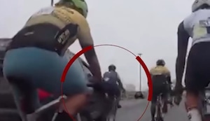 ¡Lo embistieron en plena carrera y huyeron! Ciclista quedó inconsciente en plena Panamericana Sur y sobrevivió