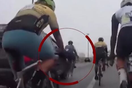 ¡Lo embistieron en plena carrera y huyeron! Ciclista quedó inconsciente en plena Panamericana Sur y sobre...