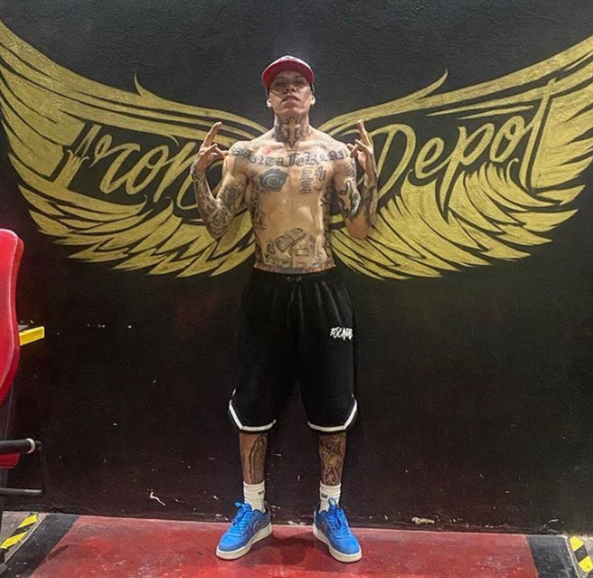 En esta imagen que compartió el rapero puso como descripción: "Así soy y no cambiaré" (Foto: Santa Fe Klan / Instagram)