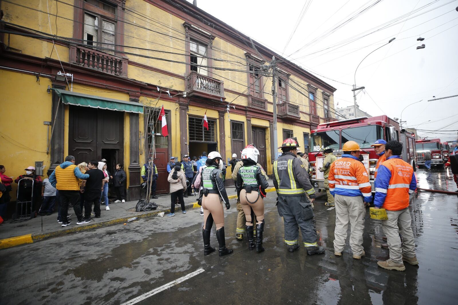Incendio de regulares proporciones se habría originado por un cortocircuito. Foto: GEC