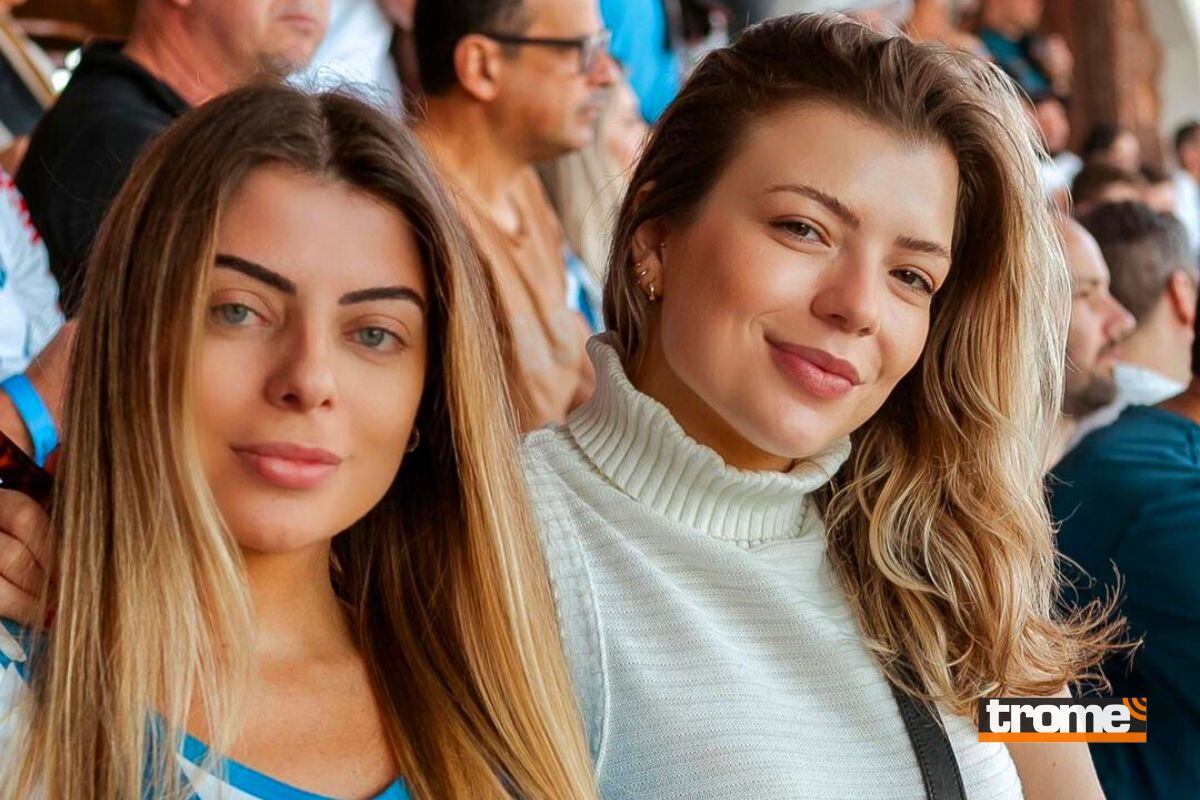 Arquitecta Thaysa alentó a Paolo Guerrero en estadio de Avaí (Foto: @thaysaportot)