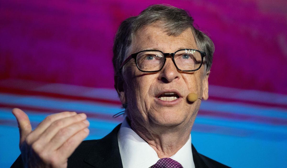 Bill Gates mientras da un discurso durante la "exposición de baños reinventados" en Beijing (Foto: AFP)