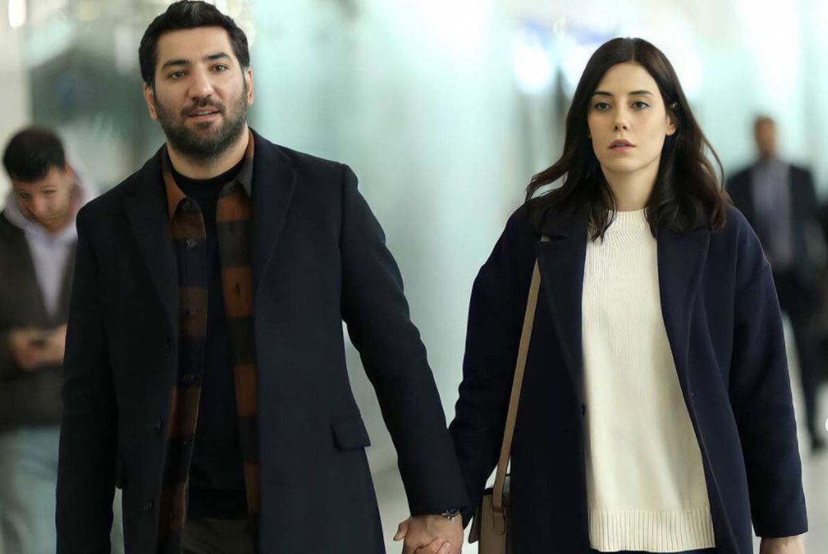 Cansu Dere y Berkay Ateş son dos reconocidos actores turcos que han participado en telenovelas como "Madre" e "Infiel (Foto: @mednovayapimfirmado)