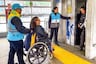 Viaje sin barreras: La nueva brigada que orienta y ayuda a personas con discapacidad en el Metropolitano