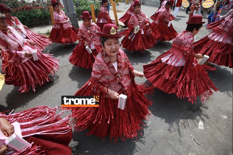 Cientos de danzantes luciendo coloridos trajes rindieron con su arte un homenaje a la Mamita Candelaria. (Isabel Medina / Alessandro Currarino / Trome).