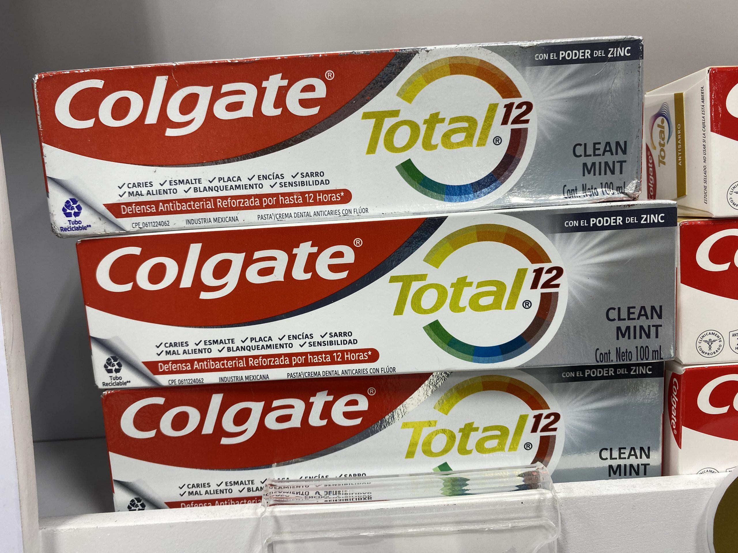 Consumidores reportaron sentir ardor y dolores en la cavidad oral tras exposición al Colgate Total Prevención Activa Clean Mint. Foto: difusión / referencial