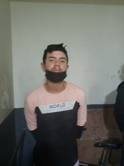 Tres venezolanos, presuntos miembros de la banda 'Los Chamos de Campoy', quienes en media hora asaltaron a dos padres, sus hijos menores, y luego a una jovencita, fueron atrapados por un equipo de policías de la comisaria de Zárate, en San Juan de Lurigancho.