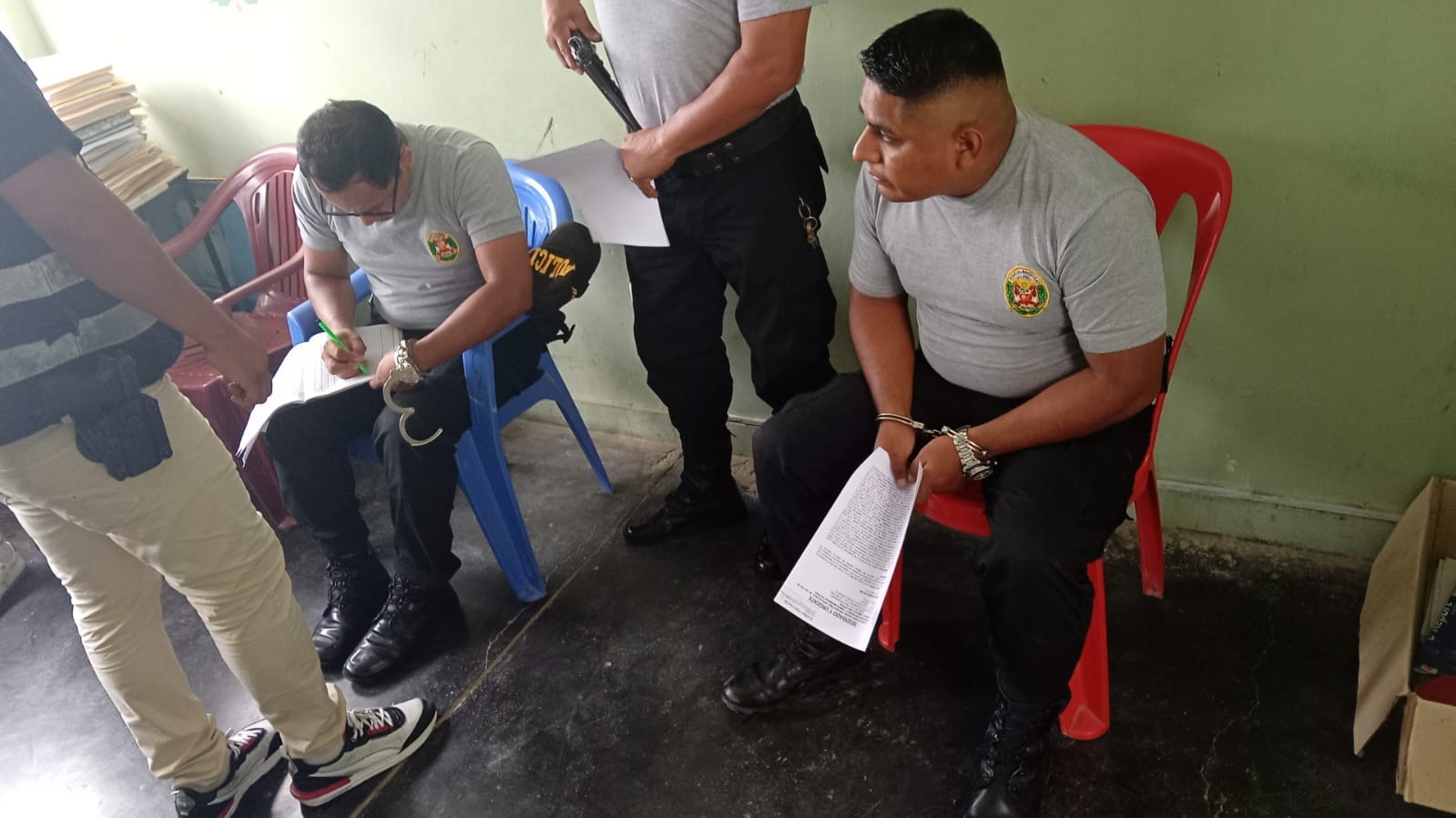 Piura: Acusan a tres efectivos policiales de recibir coima para favorecer a dos detenidos investigados por agresión sexual, en Morropón.