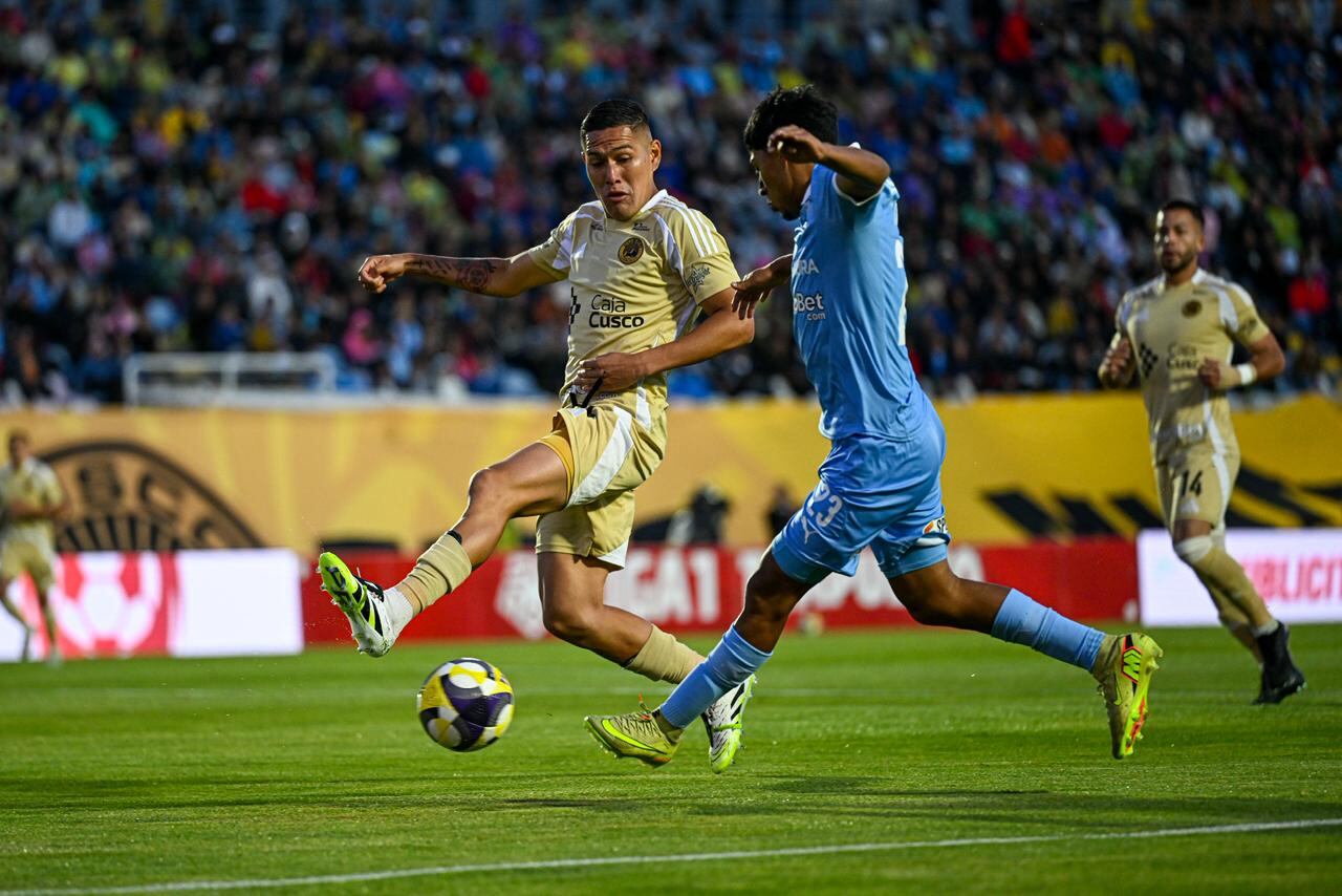 Intenso duelo entre Sporting Cristal y Cusco FC (Foto: Paloma del Solar / @photo.gec)