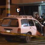 ¡Ataque armado en SMP! Matan a taxista y hieren de bala a su hermano cuando estaban dentro de auto