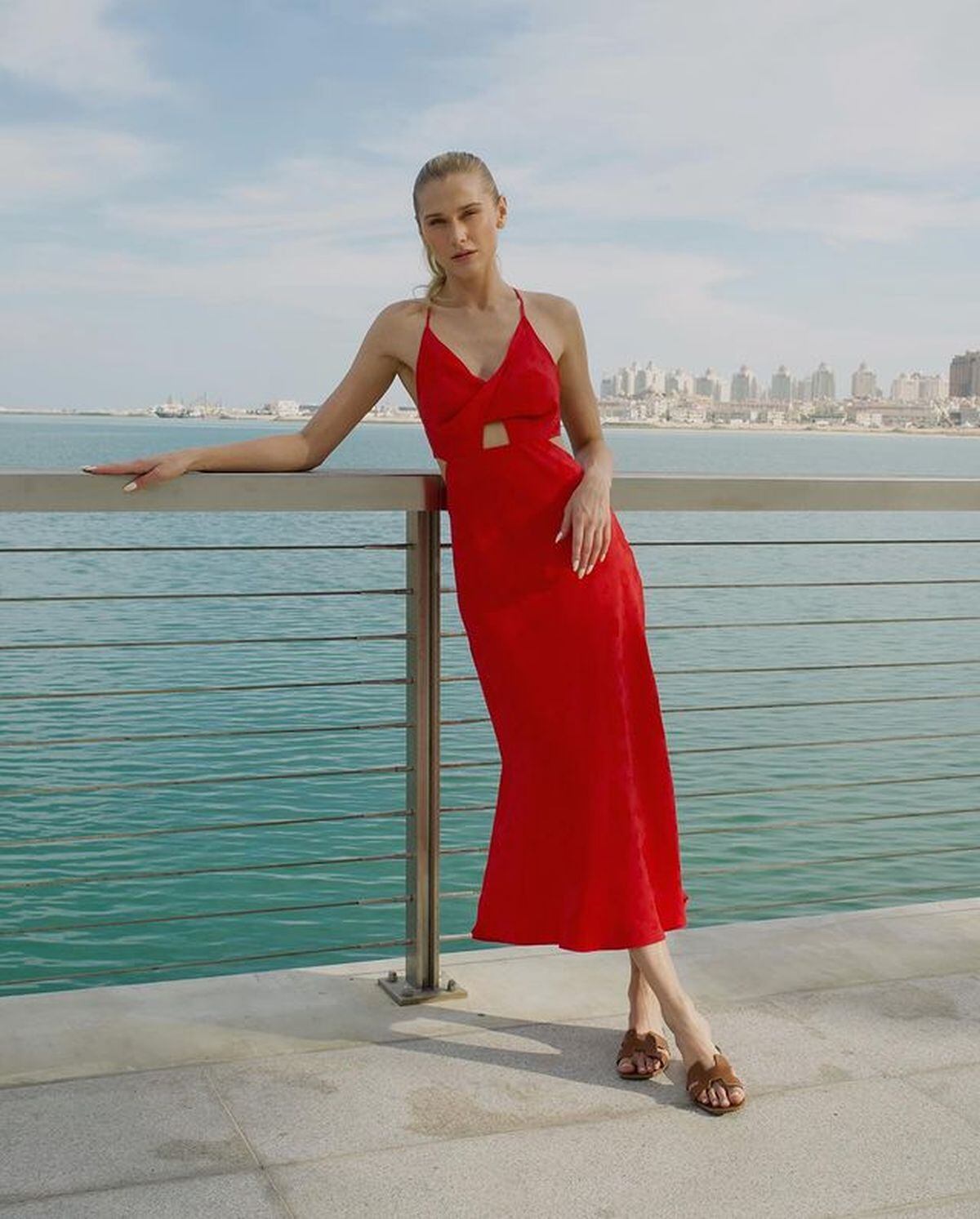 Mide 1.70 metros (Foto: Celina Locks / Instagram)