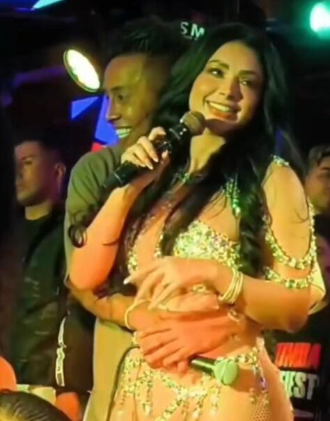 Christian Cueva abraza por la cintura a Pamela Franco | Foto: TikTok (captura)