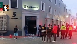 Atraco a banco causa pánico: delincuentes detonan carga explosiva y roban agencia