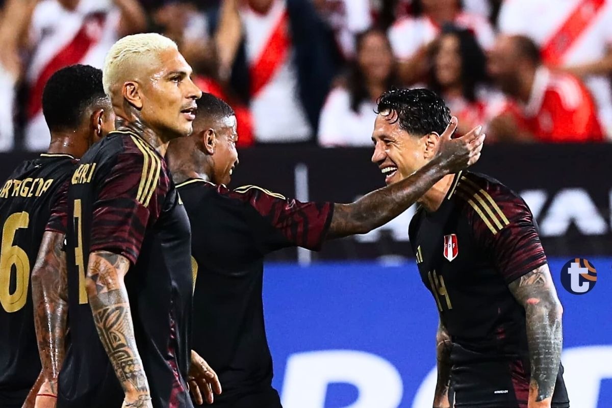 Andy Polo y Gianluca Lapadula festejan el segdo tanto de Perú ante Nicaragua en Lima (Foto: GEC)