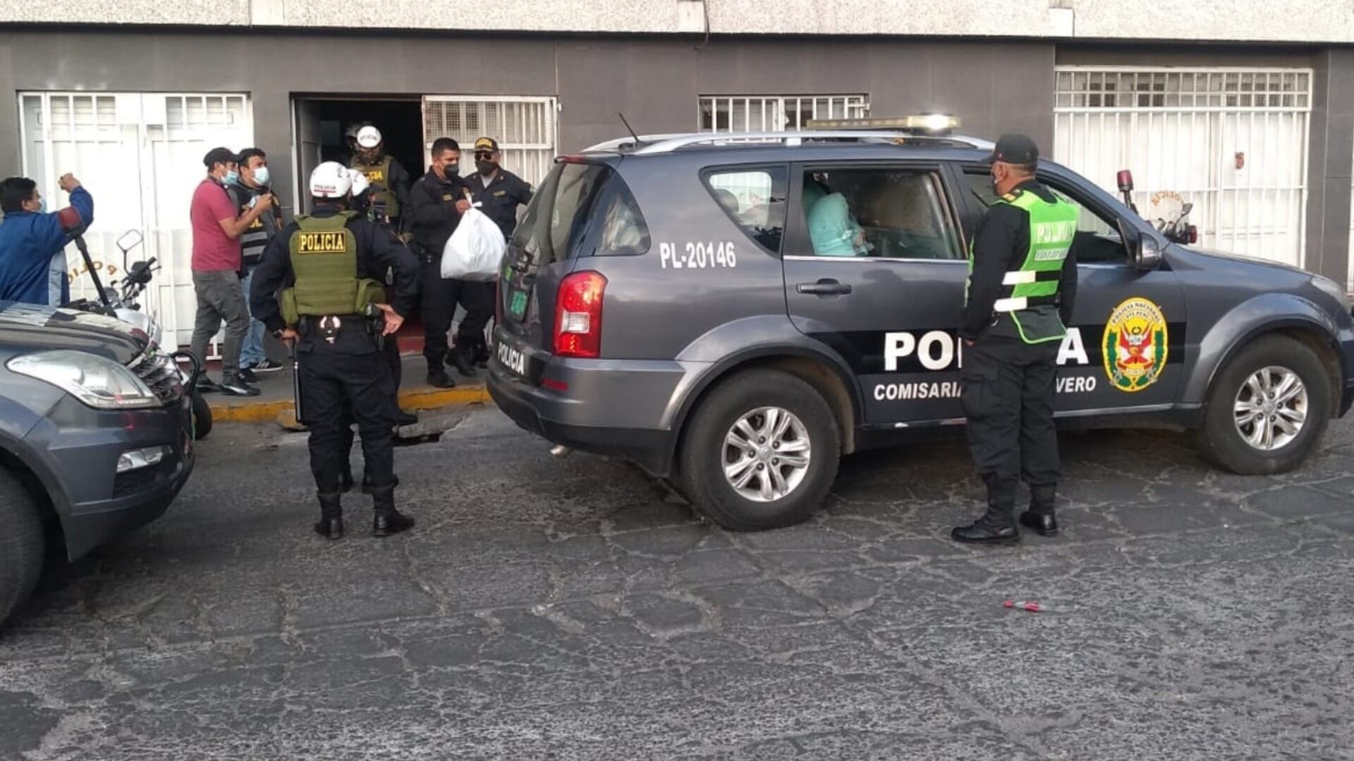 Arequipa: Intervención se realizó en el sauna Relax Spa, en el distrito de Bustamante y Rivero, donde se intervino a diez personas, entre hombres y mujeres. (Foto: PNP)