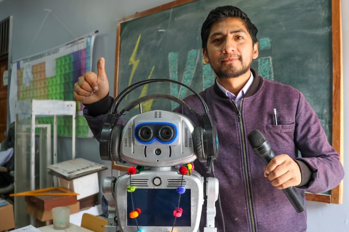 Velásquez recalca que "la tecnología debe adaptarse a las zonas rurales, no al revés. La información debe llegar a todos". Foto: Internet.