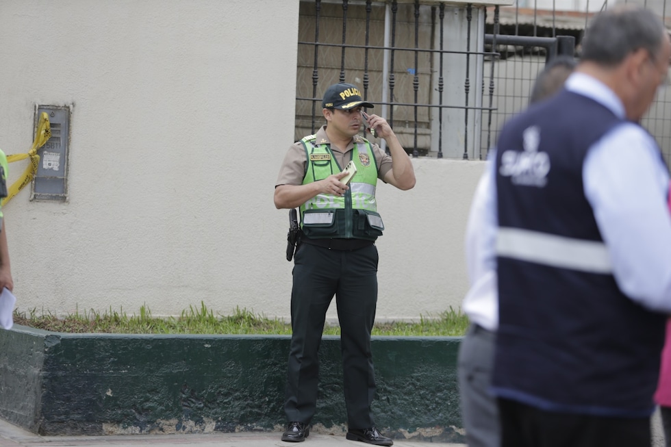Una persona muerta y otra herida fue el saldo que dejó la intercepción de dos sicarios a un vehículo estacionado en pleno parque de Surco. Foto: Joseph Angeles/@photo.gec