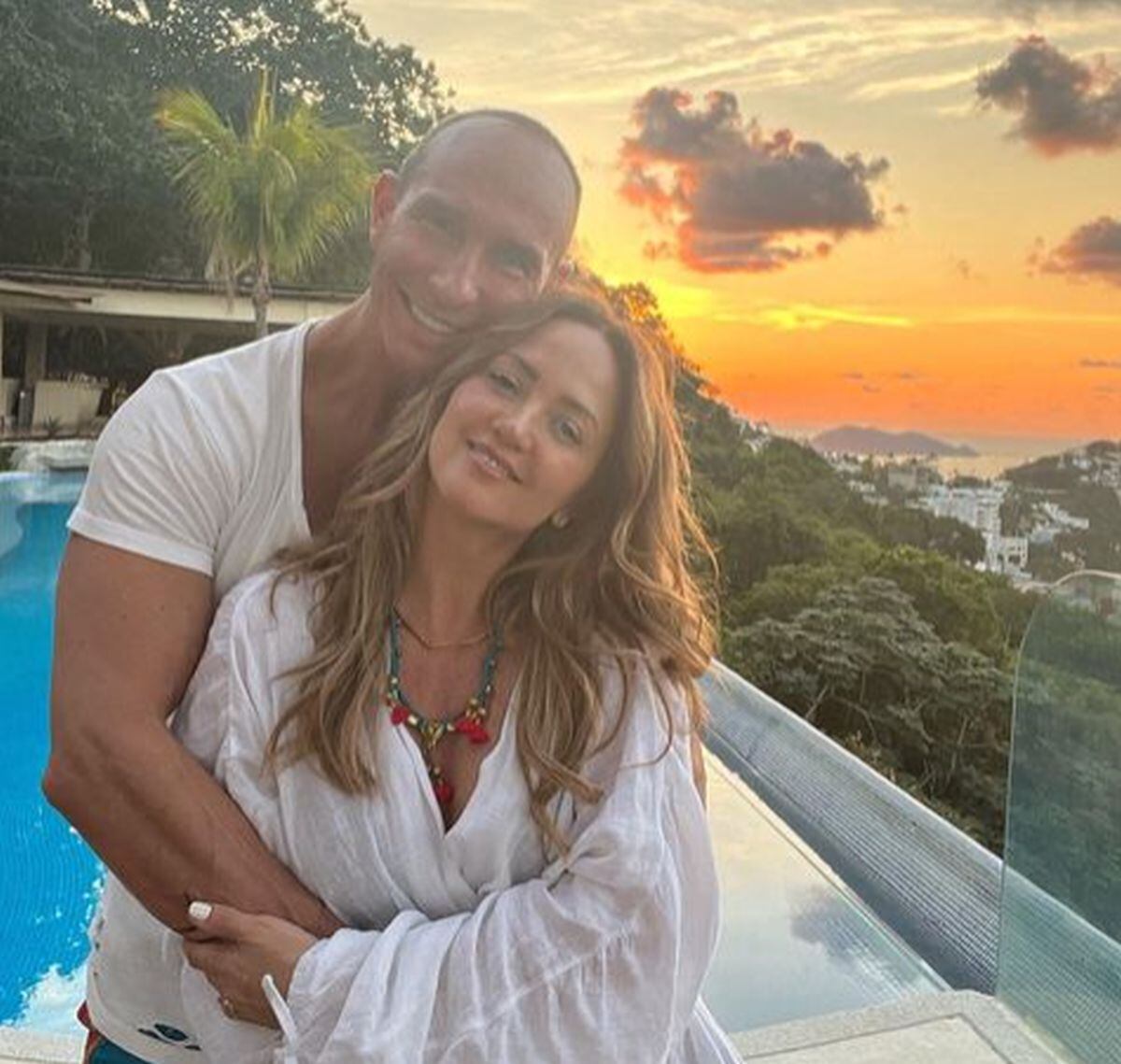 Andrea Legarreta y Erik Rubín se casaron en el año 2000 en Acapulco y después dieron la bienvenida a sus dos hijas Mía y Nina (Foto: Andrea Legarreta / Intagram)