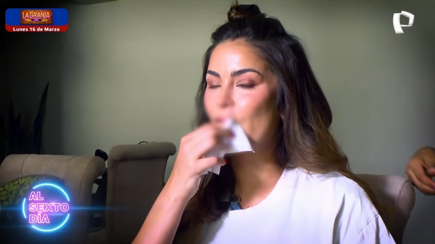 Laura Spoya revela que aún tiene un diente fracturado tras accidente y le sangra.