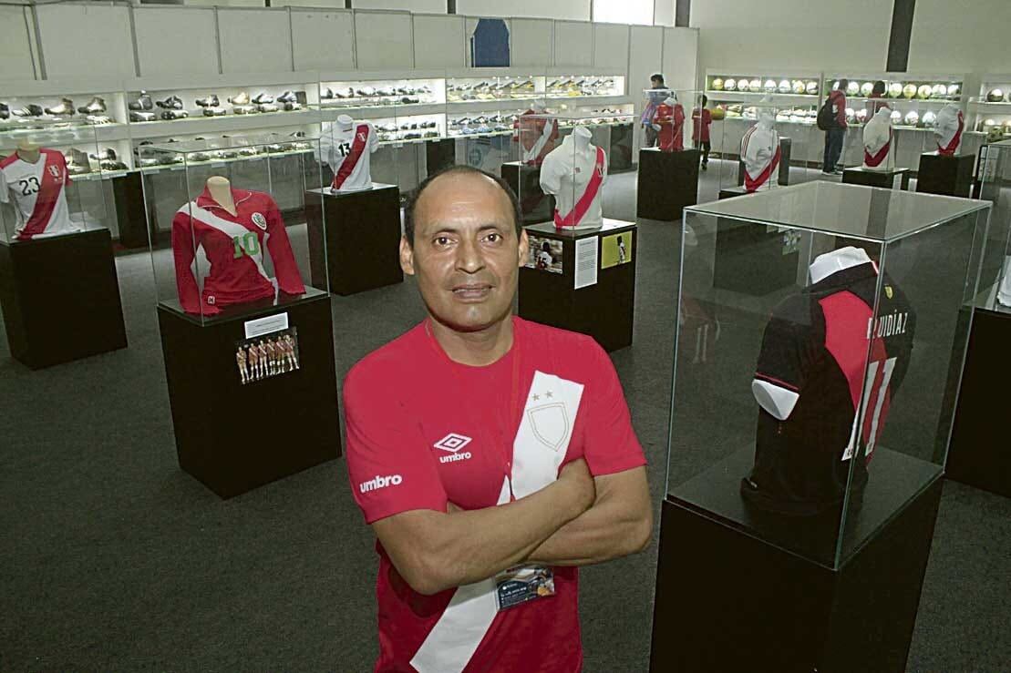 Hincha peruano tiene una gran colección de fútbol (Foto página de Facebook ‘Balones & Botines Mundiales Museum Peru’.)