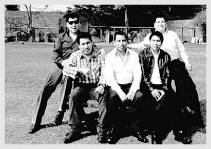 Aquilino junto con sus hermanos a principios de los años 80.