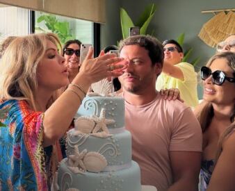 Gisela Valcárcel y su torta de cumpleaños