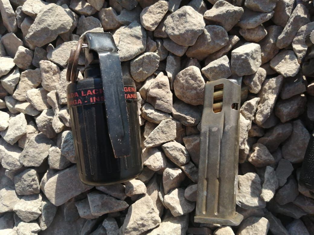 Daniel Félix Valenzuela Aspur (37), ‘cara de diablo’, que según la policía, pertenecería a la banda ‘Los Malditos de Matahuay’ y se dedicaría a delitos que van desde extorsión, usurpación agravada y tenencia ilegal de armas, fue detenido cuando pretendía ingresar a un predio con una granada lacrimógena.