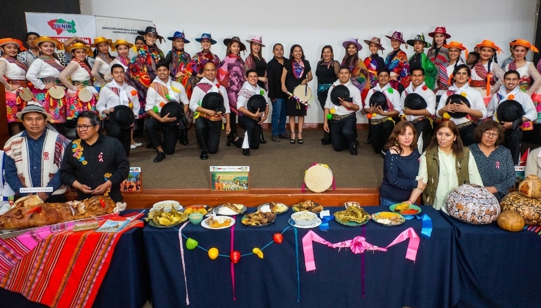 Lo hicieron vistiendo trajes inspirados en la festividad del Santiago o 'Tayta Shanti', que dura los meses de julio y agosto.