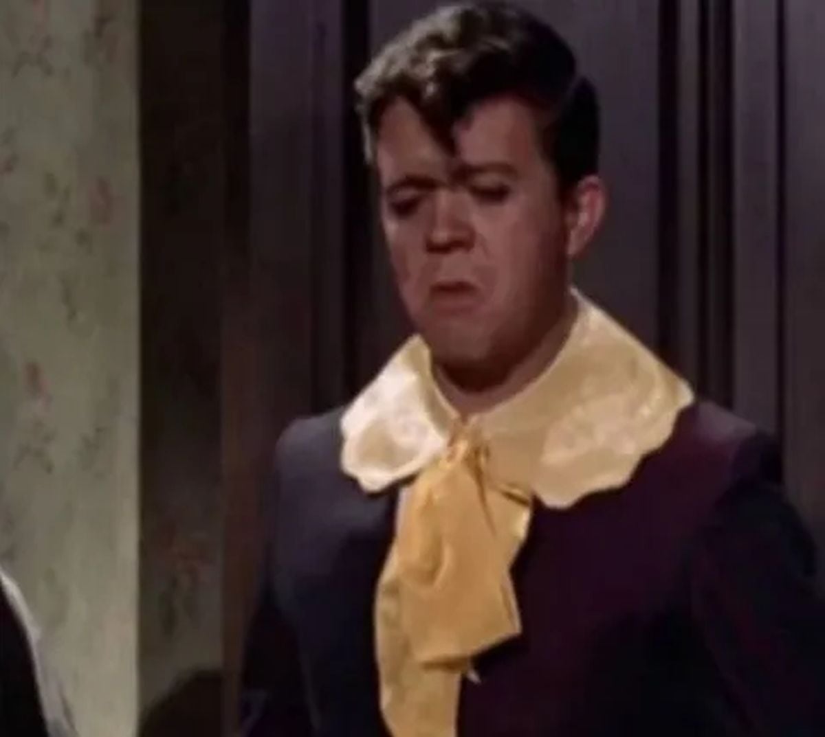 "Chabelo" en la película "El extra" de Cantinflas (1962) con un traje de marinerito (Foto: Columbia Pictures)