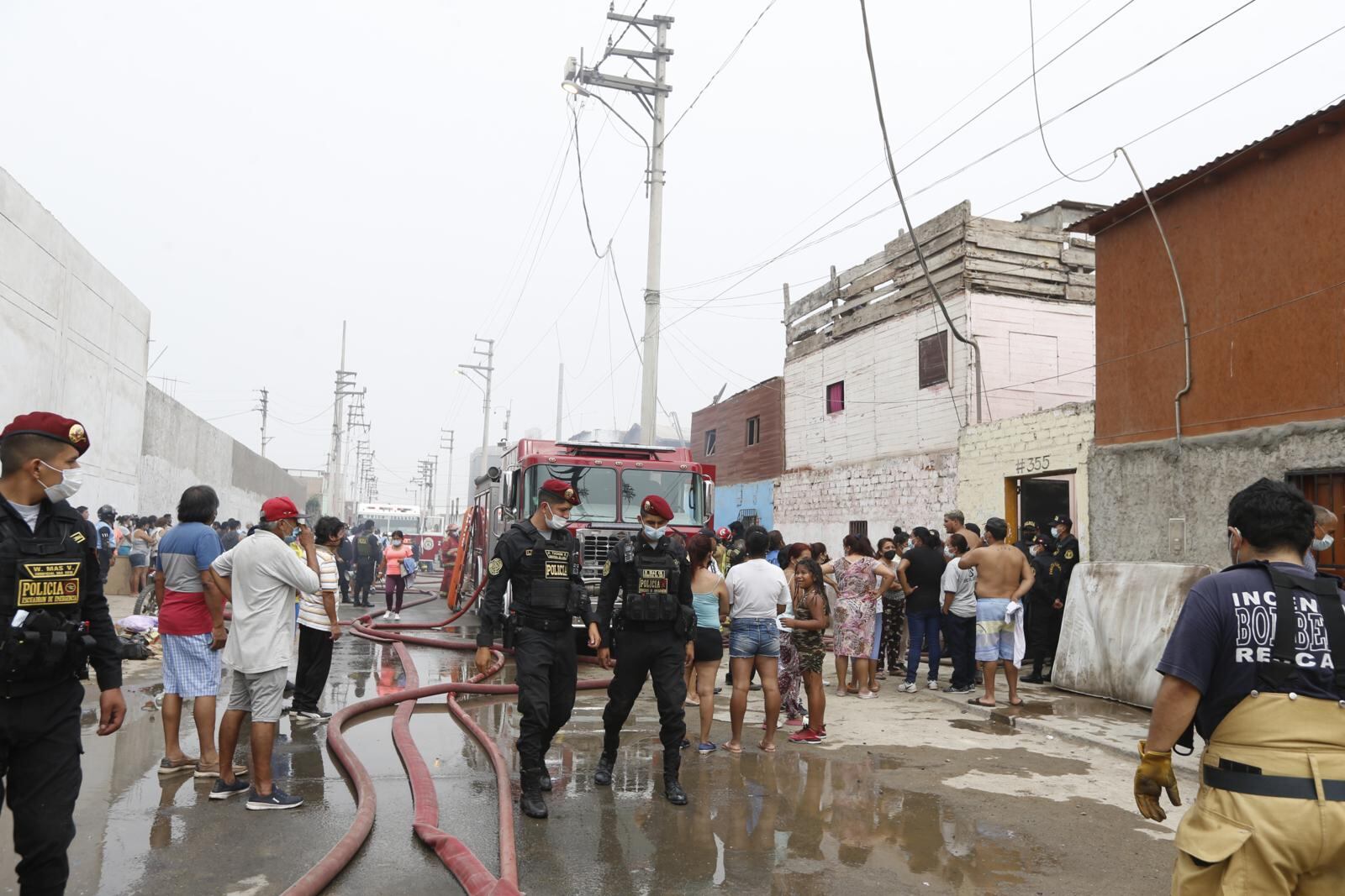 Incendio arrasó con ocho casas, en el Callao. | Foto: Violeta Ayasta