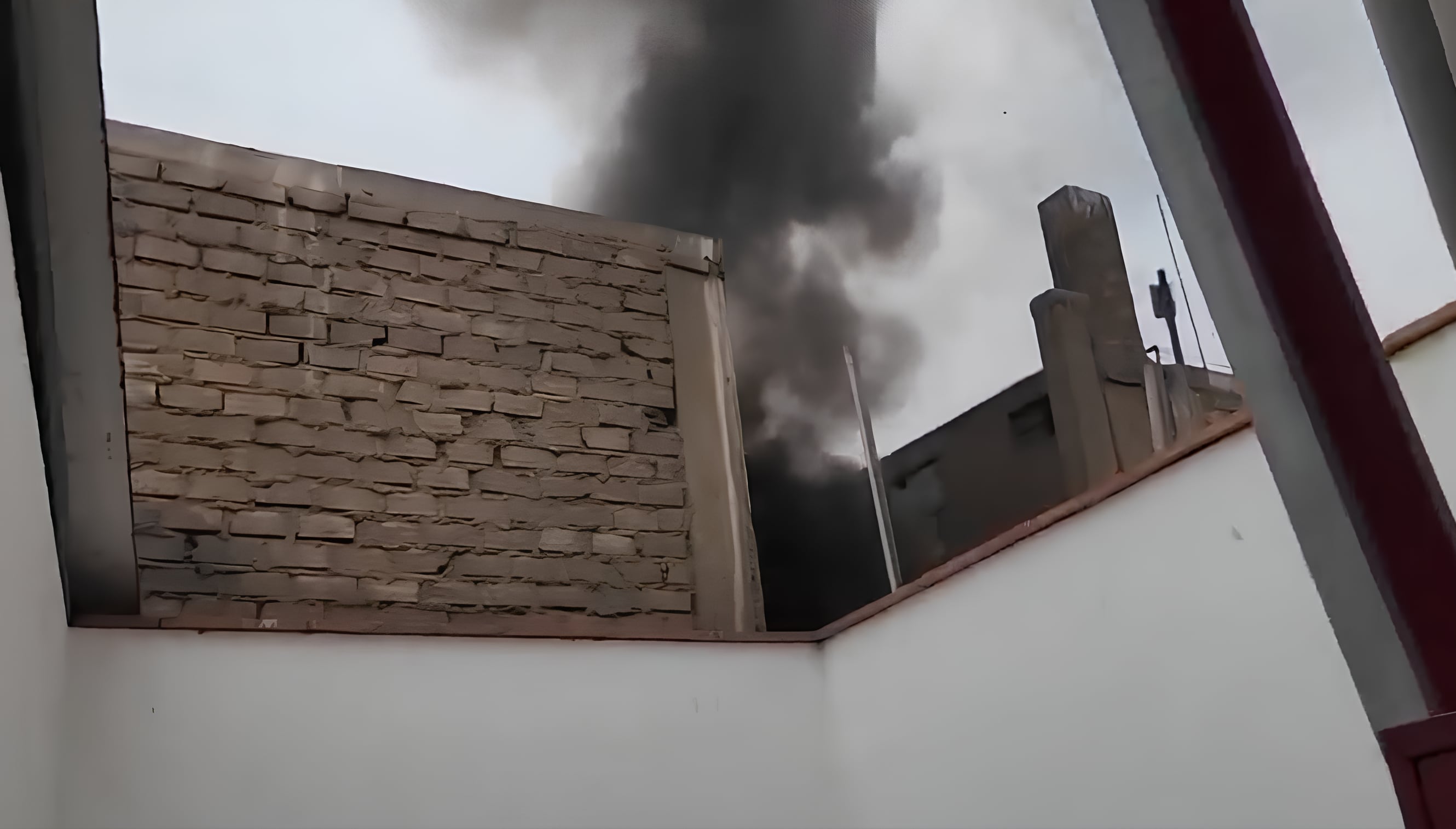 Incendio en el Barrio Chino comenzó a las 11:46 am de este martes 27 de octubre. Foto: Captura /MML