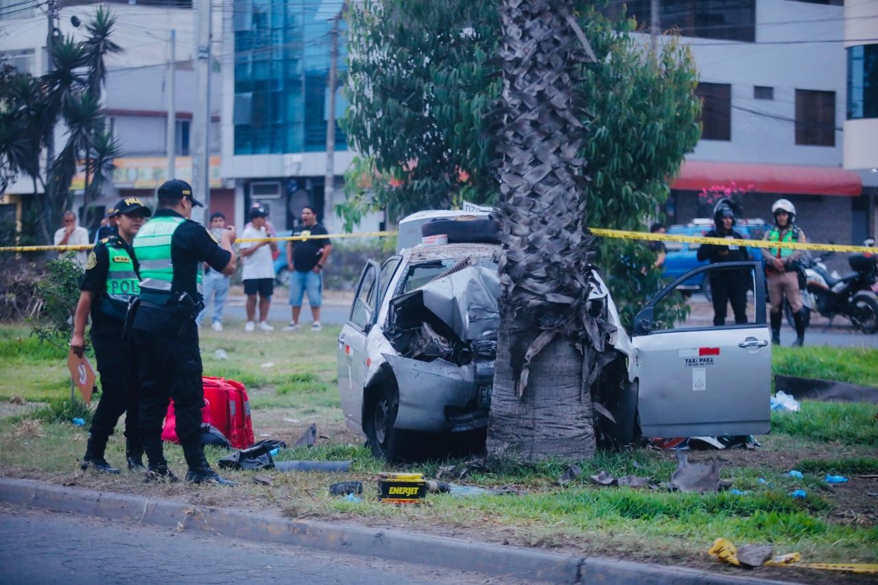 Los Olivos: cuatro muertos, entre ellos dos menores, tras violento choque en la avenida Universitaria. Fotos: César.grados@photo.gec