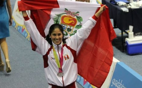 Alexandra Grande es víctima de los ‘Injertos del Cono Norte’ | VIDEO