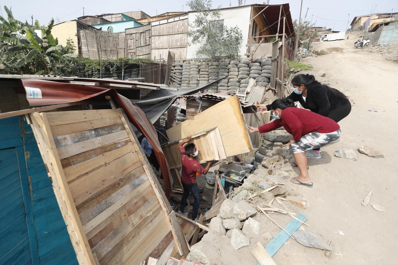Accidente dejó cuantiosos daños en la casa. Parte del baño, cocina y lavadero terminaron destrozados. | Foto: Joseph Ángeles