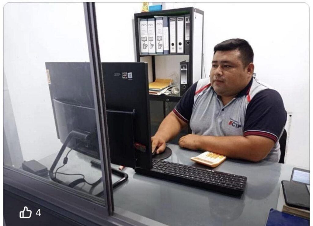 Henry Pinedo García, de 36 años, fue asesinado a balazos cuando salía del instituto donde laboraba, a dos cuadras de comisaría. Foto: Facebook