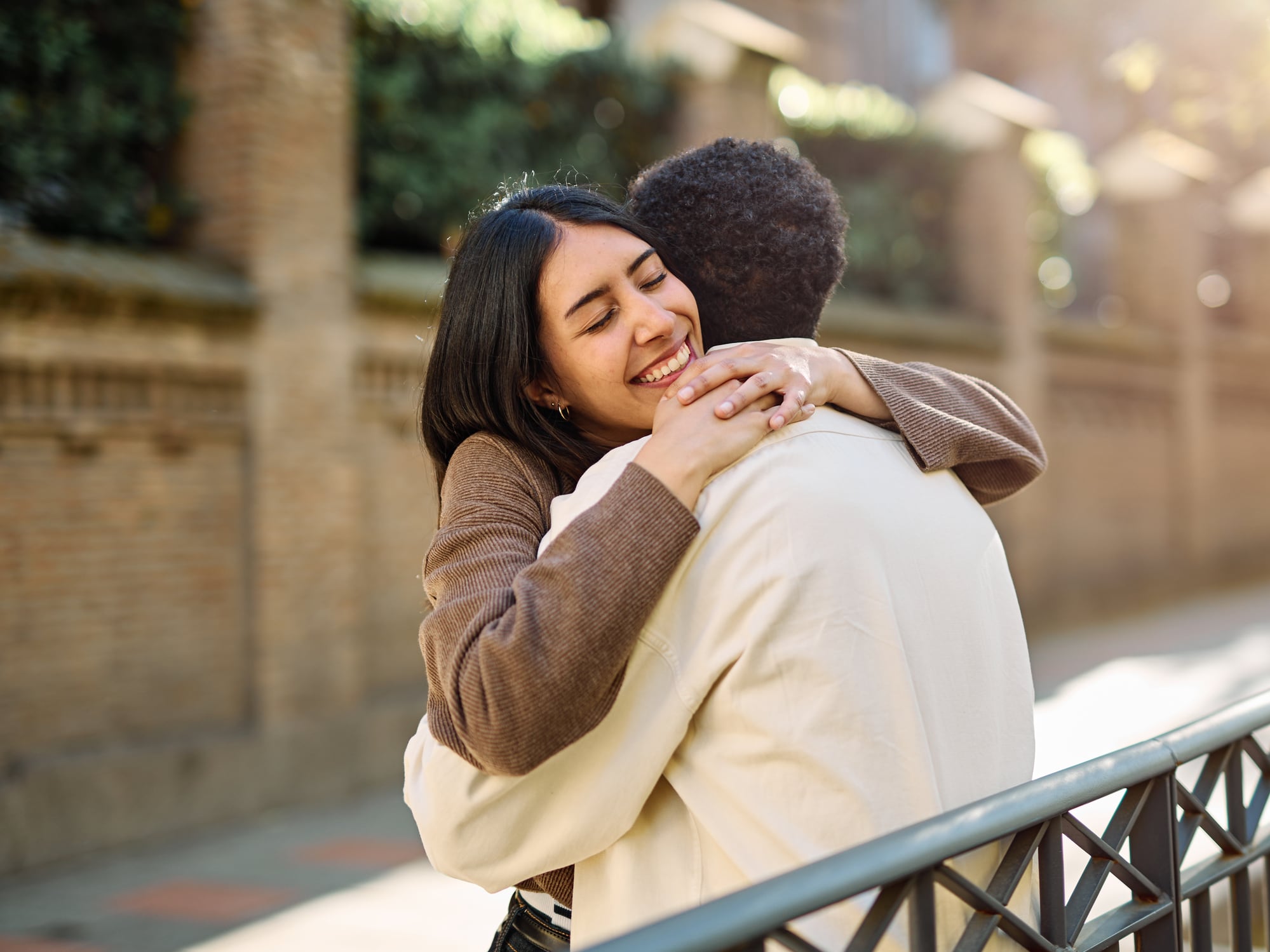 Si no sabes qué decisión tomar, haz una lista de los pros y contras de tu pareja para aclarar tus sentimientos. Si hay más sufrimiento, ahí no es. Foto: Istock