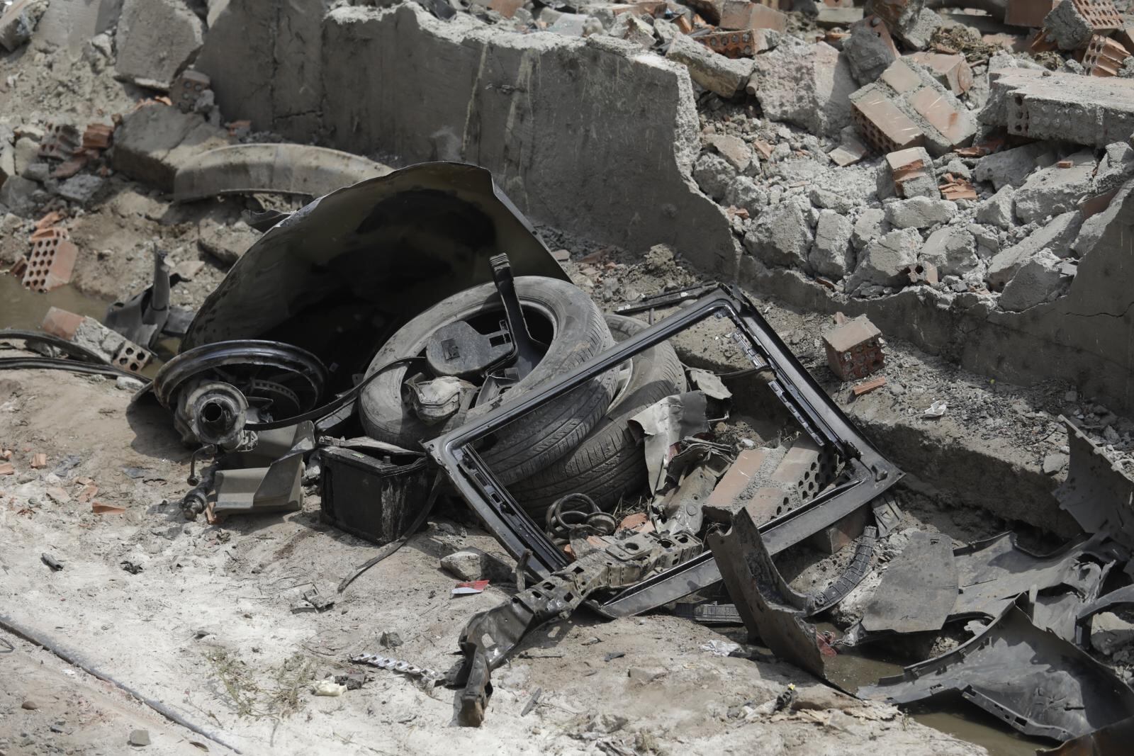 Autopartes quedaron regadas en el camino. | Foto: Jessica Vicente