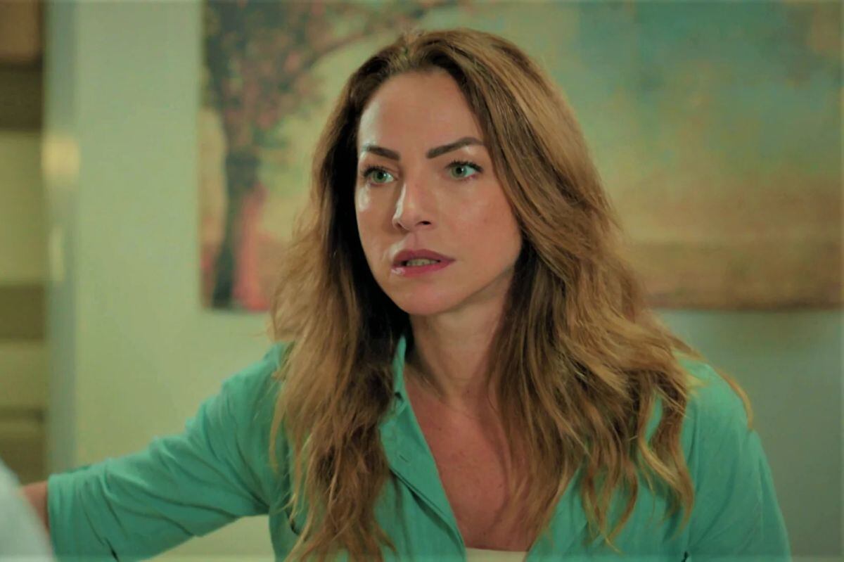 Aslı Mavitan interpreta a Ayla Özkaya (Foto: NG Medya)