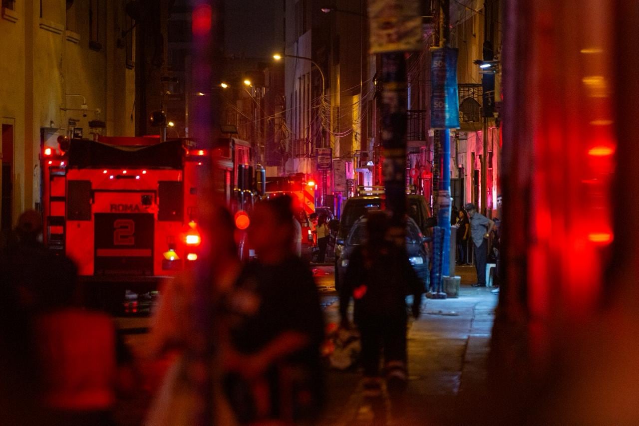Siniestro arrasó edificio. (Foto: Fernando Sangama / @photo.gec)