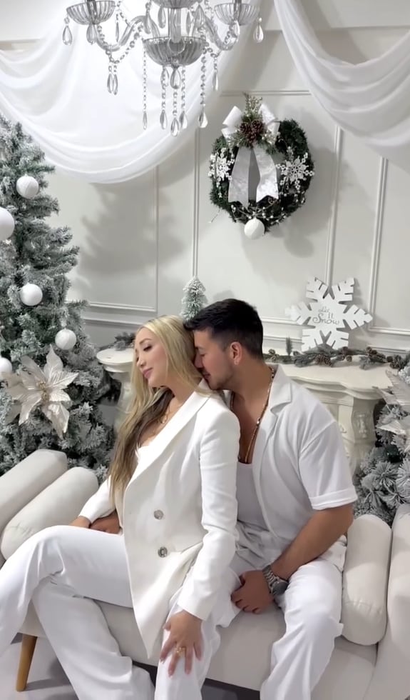 Modelo posa junto a Jean Paul Santa María. (Foto: Instagram)