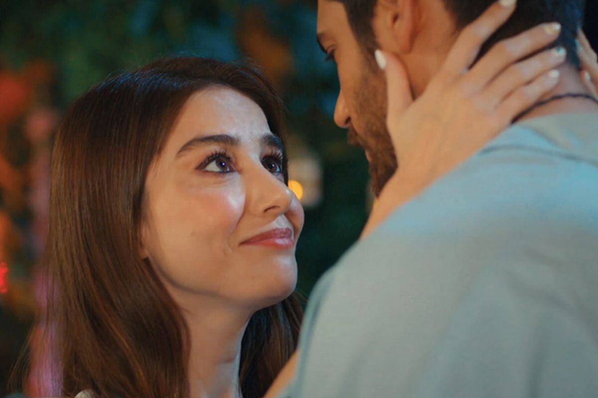 Özgur y Ezgi felices tras recuperar el restaurante (Foto: Gold Film)