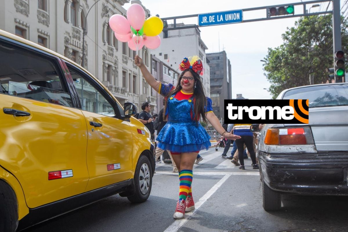 Pimpola contagia su alegría por las calles del Centro de Lima. Foto: Fernando Sangama/Trome.