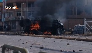 Vándalos queman tanqueta de la Policía Nacional tras ataque a aeropuerto de Juliaca