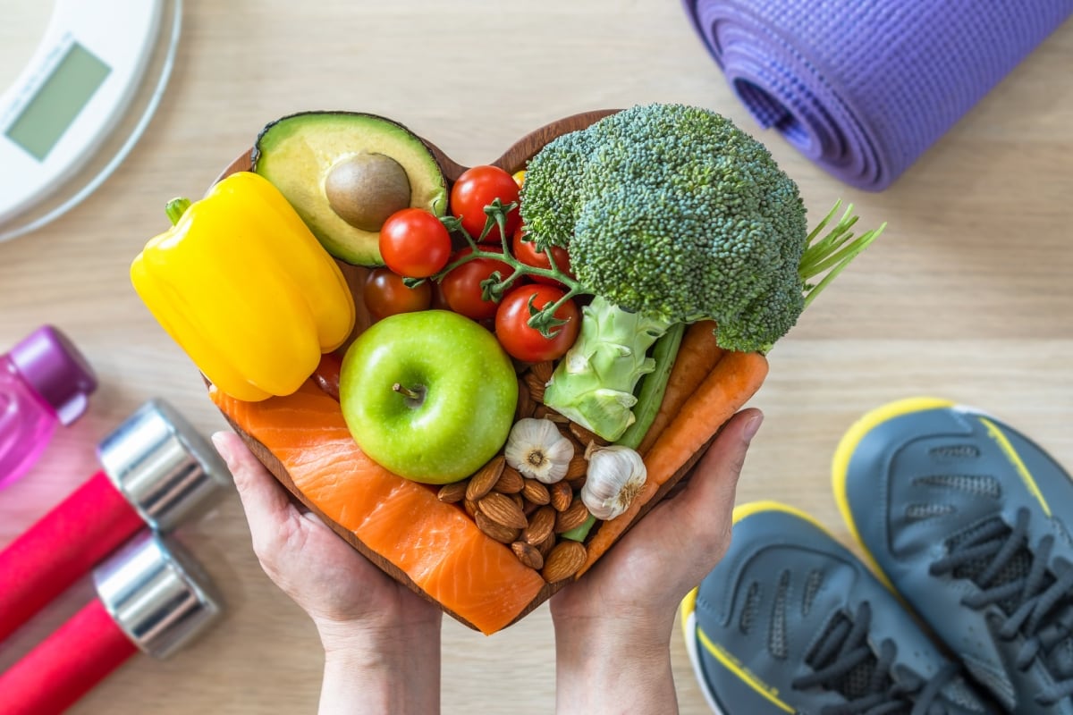 El cirujano Osores Bianchi explica cómo el ejercicio, la hidratación y ciertos alimentos pueden ser clave para aliviar el estreñimiento. Foto: Istock.